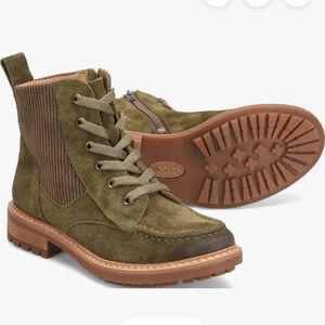 Sofft Lonnie Italian Suede Lace-Up Ankle Boots-brand new. Size 8 New.